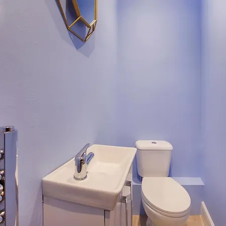 Pet Friendly, Free Netflix 3 Bed House Near Center * York