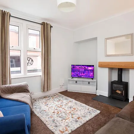 Feriehus Modern 3-bedroom House Near Centre Pet Friendly