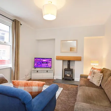 Pet Friendly, Free Netflix 3 Bed House Near Center 度假居