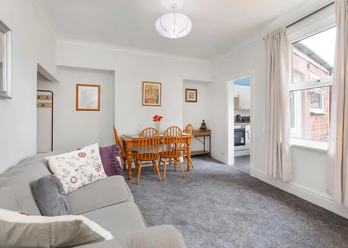 Modern 3-bedroom House Near Centre Pet Friendly York